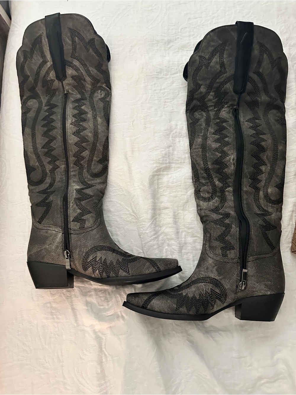 Knee high boots - Picture 2 of 3